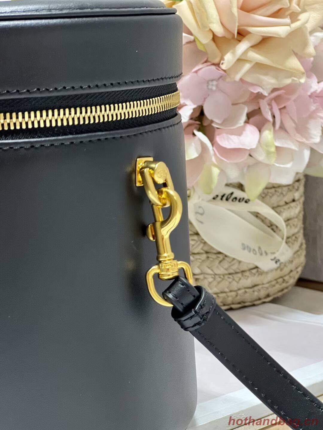 MEDIUM CD SIGNATURE VANITY CASE Calfskin with Embossed CD Signature S2202UTZQ BLACK MEDIUM CD SIGNATURE VANITY CASE Calfskin with Embossed CD Signature S2202UTZQ BLACK