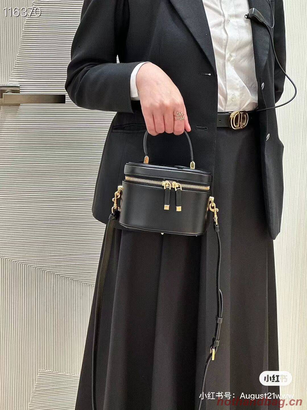 SMALL CD SIGNATURE VANITY CASE Calfskin with Embossed CD Signature S2203UMFV Black