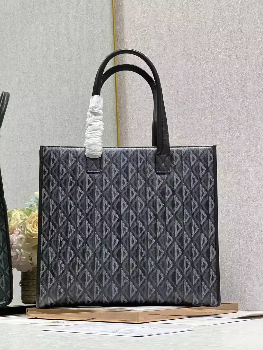 Dior Essentials SAFARI TOTE BAG Black Dior Oblique Jacquard and Grained Calfskin 1bSSH22 Dior Essentials SAFARI TOTE BAG Black Dior Oblique Jacquard and Grained Calfskin 1bSSH22