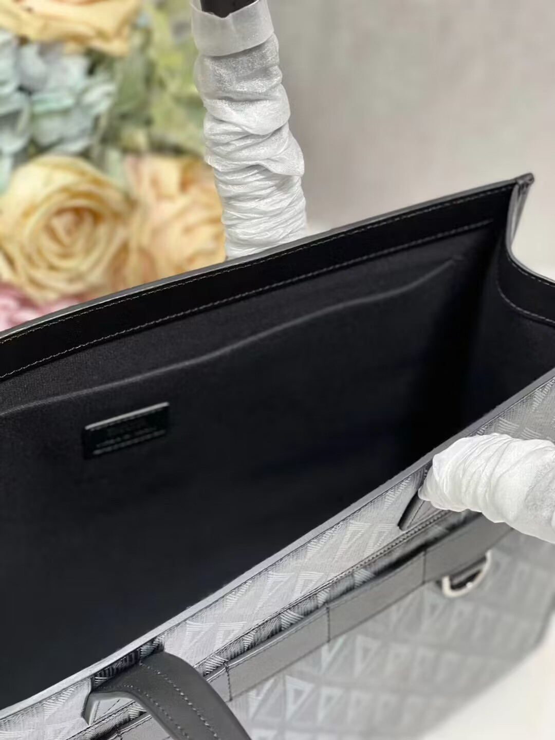 Dior Essentials SAFARI TOTE BAG Black Dior Oblique Jacquard and Grained Calfskin 1bSSH22 Dior Essentials SAFARI TOTE BAG Black Dior Oblique Jacquard and Grained Calfskin 1bSSH22