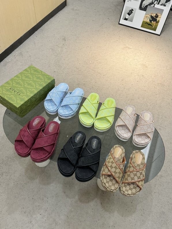 Gucci WOMENS SANDAL 55891-1