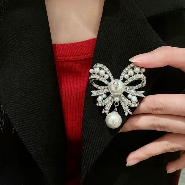 Chanel brooch CE16551