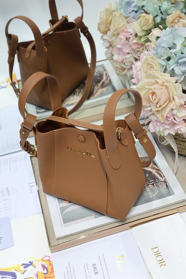 Dior Medium Signature Bucket Bag Grained Calfskin M2841USKU brown