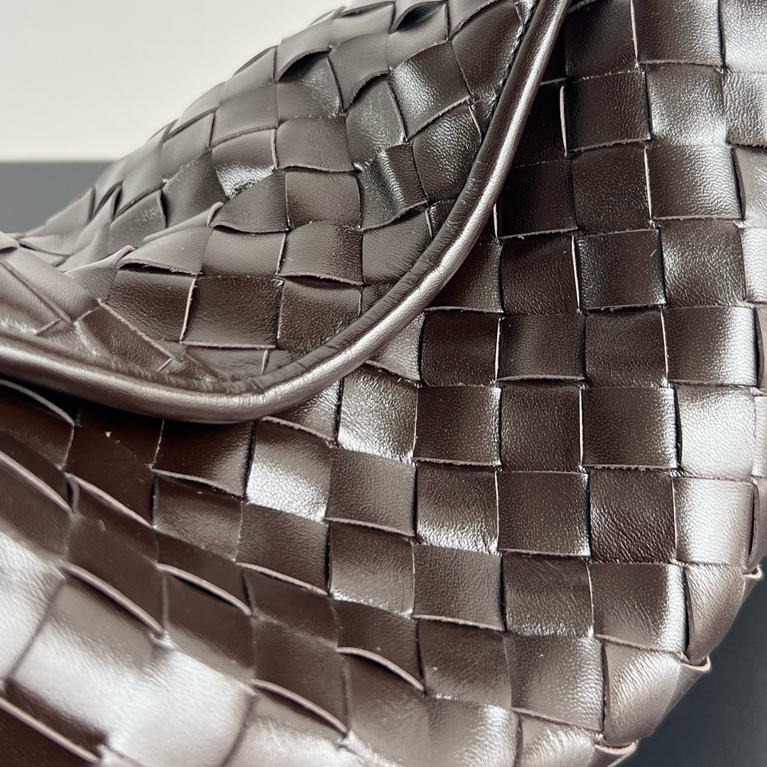 Bottega Veneta Hop Shoulder bag with Intrecciato craftsmanship in calf leather 796262 Fondant