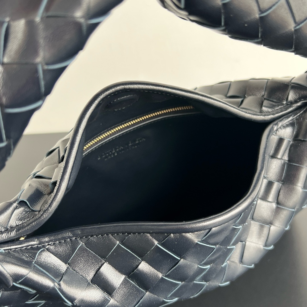 Bottega Veneta Hop Shoulder bag with Intrecciato craftsmanship in calf leather 796262 Shadow