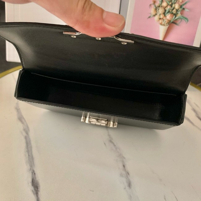 Celine CHAIN SHOULDER BAG TRIOMPHE IN SHINY CALFSKIN 197992 black&Silver Hardware