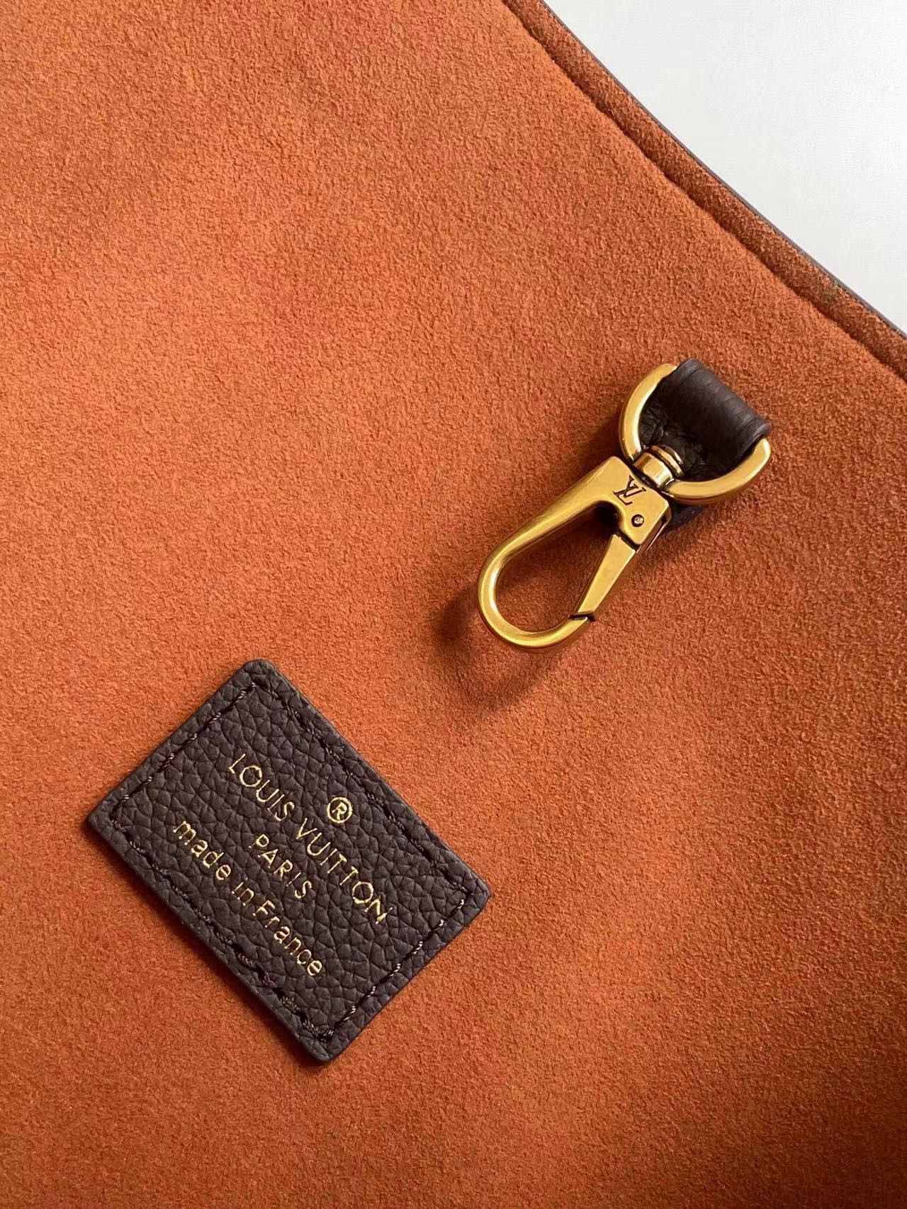 Louis Vuitton Low Key Hobo MM M25022 Coffee