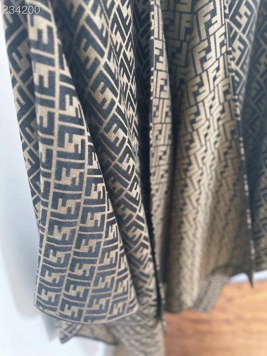 Fendi Cape Double-sided cashmere FDC35907