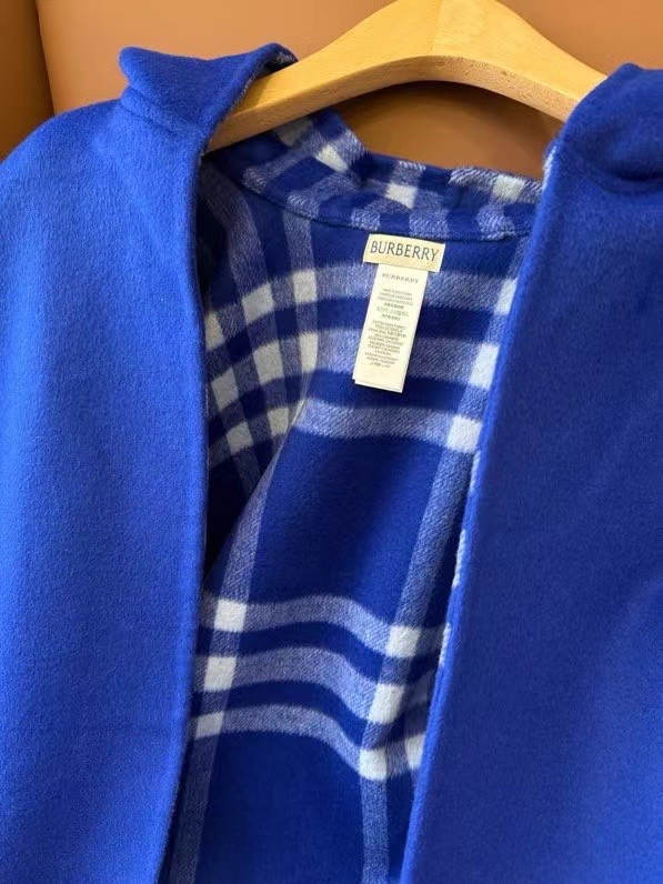 Burberry Cape Double-sided cashmere GG35926