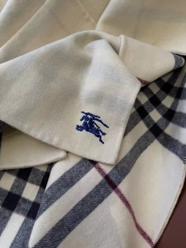 Burberry Cape Double-sided cashmere GG35929