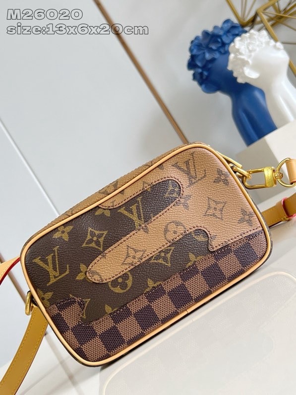 Louis Vuitton Trocadero Wearable Wallet M26020