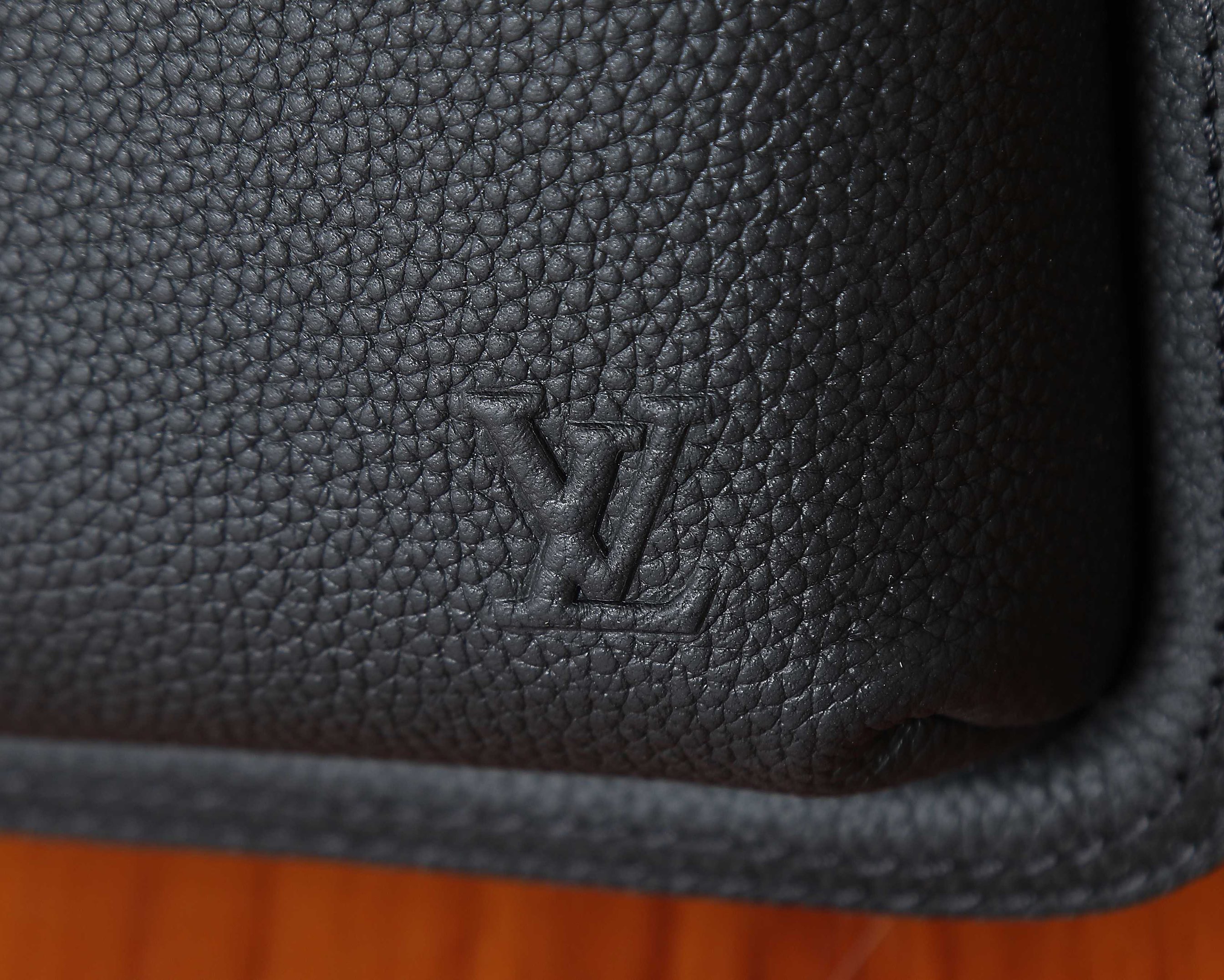 Louis Vuitton Avenue Slingbag PM M15269 Black