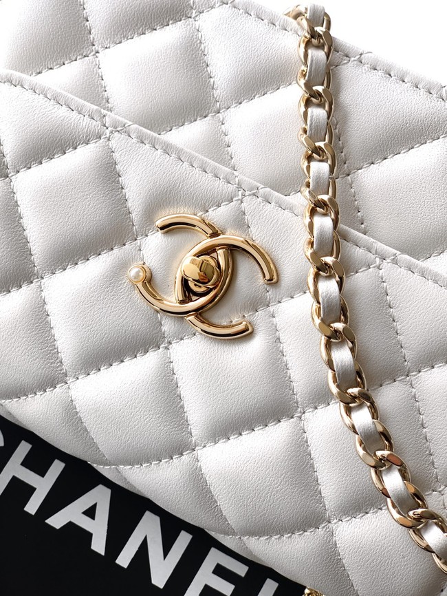 Chanel Clutch With Chain AP4975 white