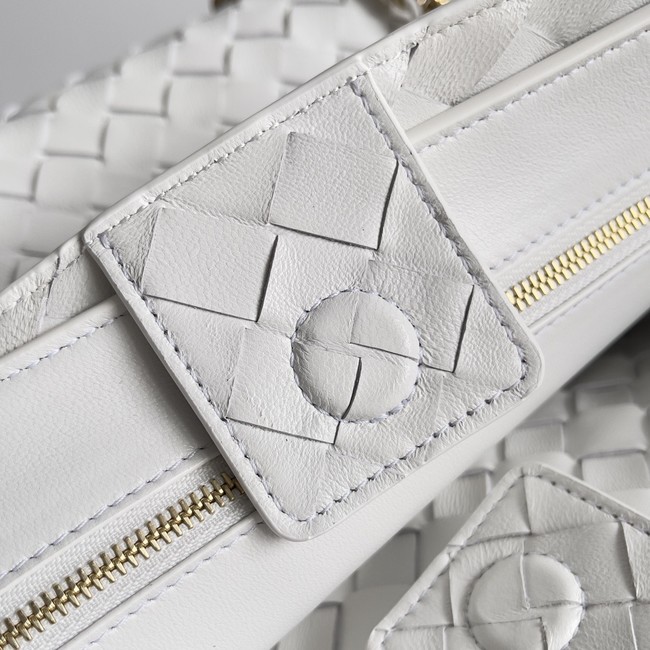 Bottega Veneta Medium Andiamo 766016V white